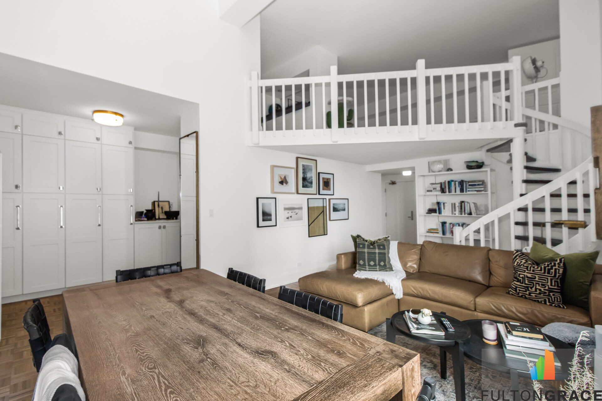 Building Photo - 310 W Dickens Ave