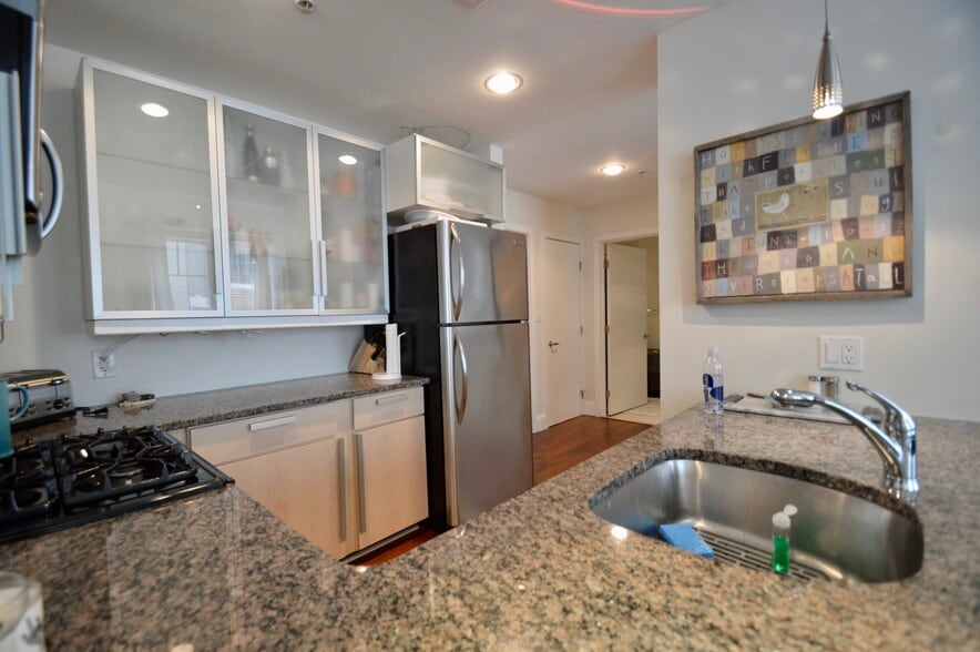 Building Photo - 139 E Berkeley St