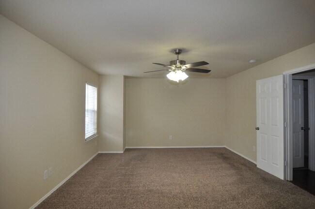 Building Photo - Traditional 5-3-2 in the heart of Roanoke!