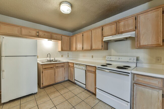 Building Photo - 3708 Hereford Ln