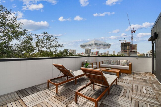 Building Photo - Canvas GWX