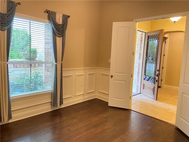 Building Photo - 3216 Herradura Dr