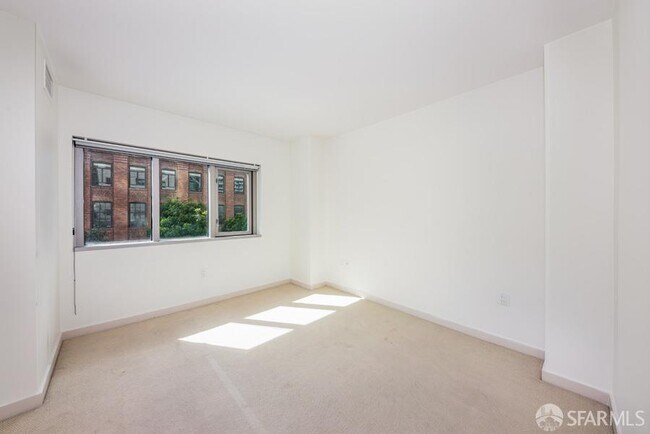Building Photo - 333 1st St
