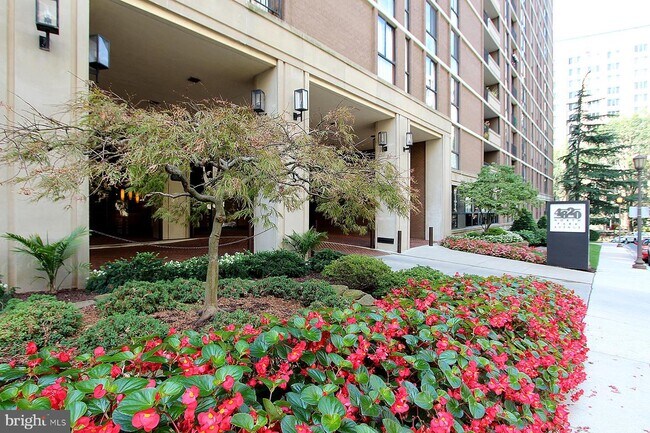 Building Photo - 4620 N Park Ave