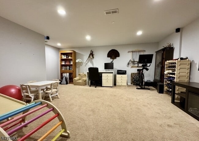 Building Photo - 2109 Jamestown Common