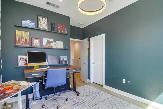 Building Photo - Welcome to your modern La Mesa townhome wi...