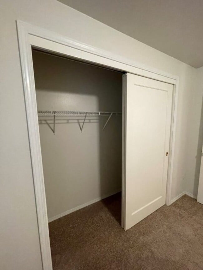 Building Photo - 2Bd/1.5Ba Lynnwood Townhouse