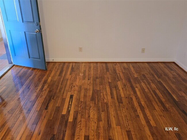 Building Photo - 301 Avondale St