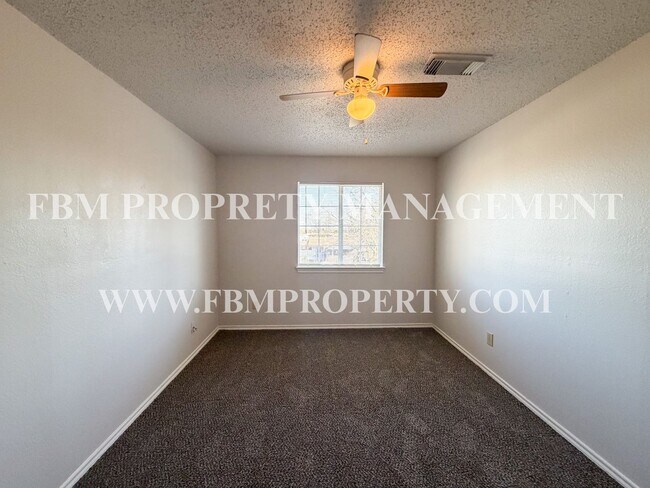 Building Photo - 493 Bryant Ave