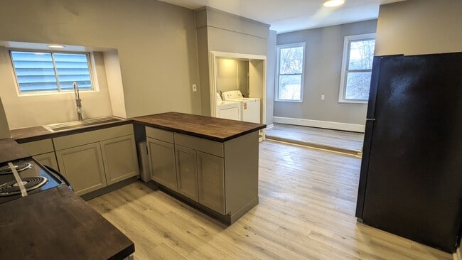 Building Photo - 58 Mann Ave