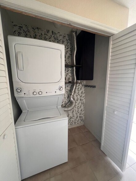 Building Photo - 16543 Lake Brigadoon Cir