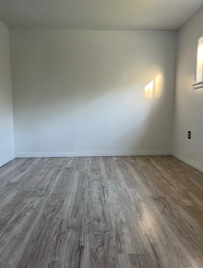 Building Photo - 10 Logaras Cir