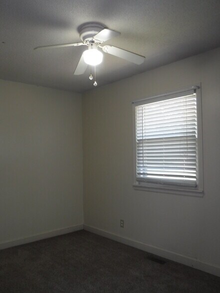 506 E Pawnee Bedroom - 506 E Pawnee St