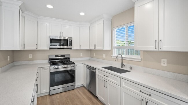 Building Photo - For Rent: Beautifully Updated 3-Bedroom Ho...