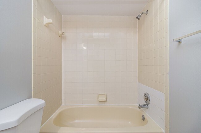 Building Photo - 2290-2296 Fox Hollow Dr.