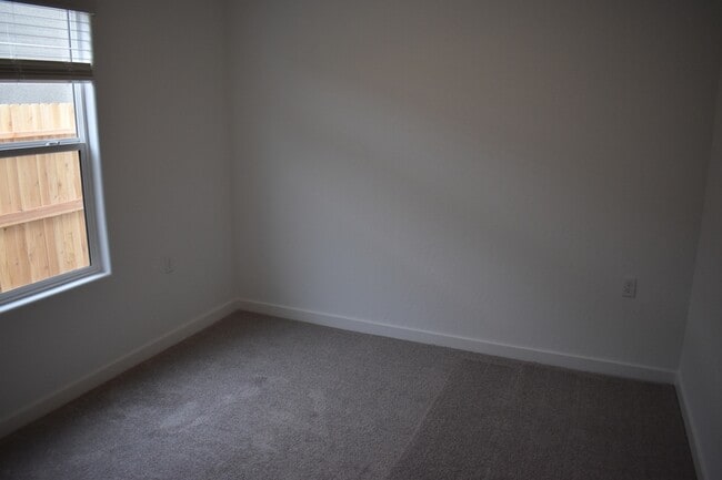 Building Photo - 4448 N San Miguel Ave