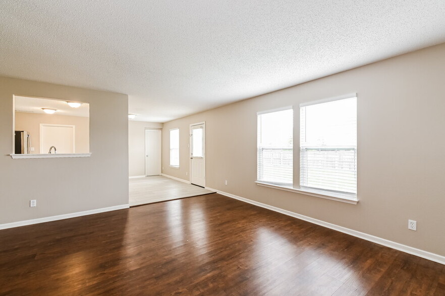 Building Photo - 8652 Orchard Grove Ln