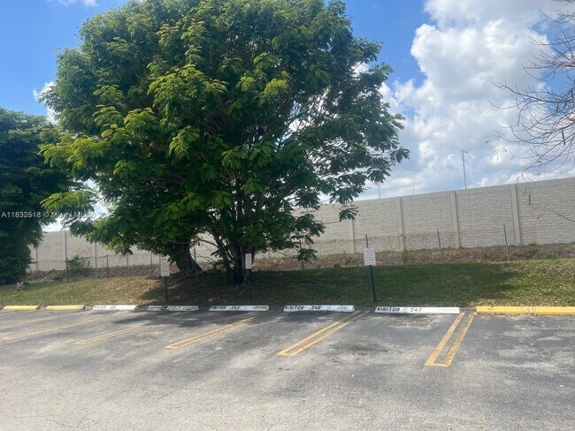 Building Photo - 686 NW 114th Ave