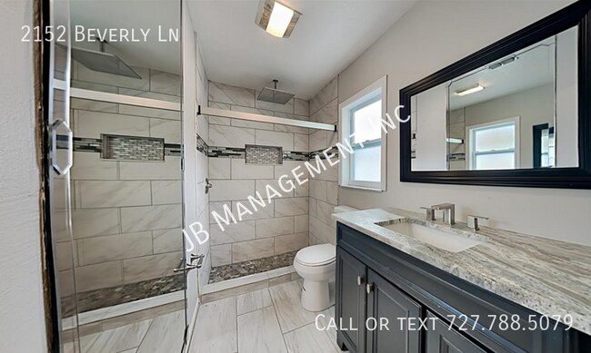 Building Photo - 2152 Beverly Ln
