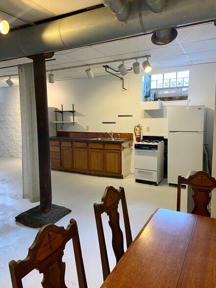 Kitchen Pic #2 - 400 19th Ave S