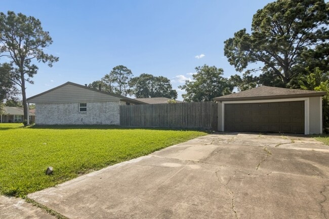 Building Photo - 6022 Beaudry Dr