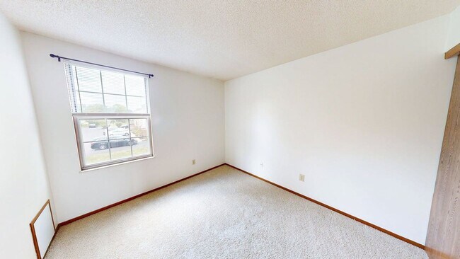 Building Photo - 5067 Stoneybrook Blvd