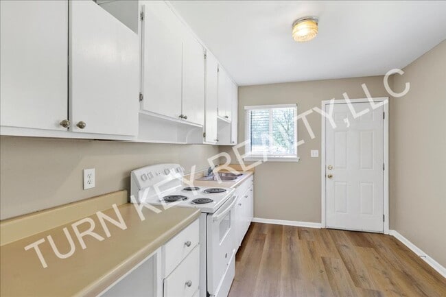 Building Photo - Duplex for Rent in Forestdale **ACCEPTS SE...