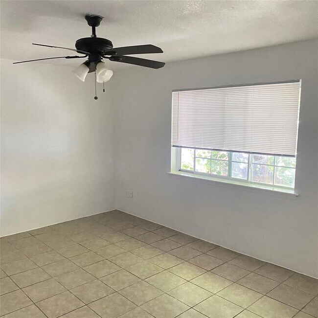 Building Photo - 5704 Edgemoor Dr
