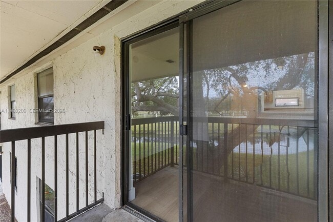 Building Photo - 6061 Shaker Wood Cir