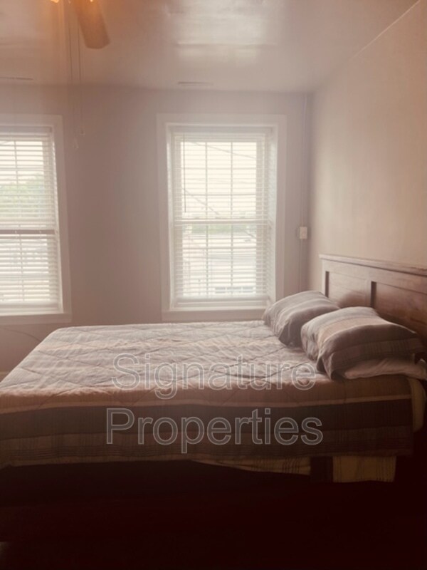 Building Photo - 117 Bollingbrook St