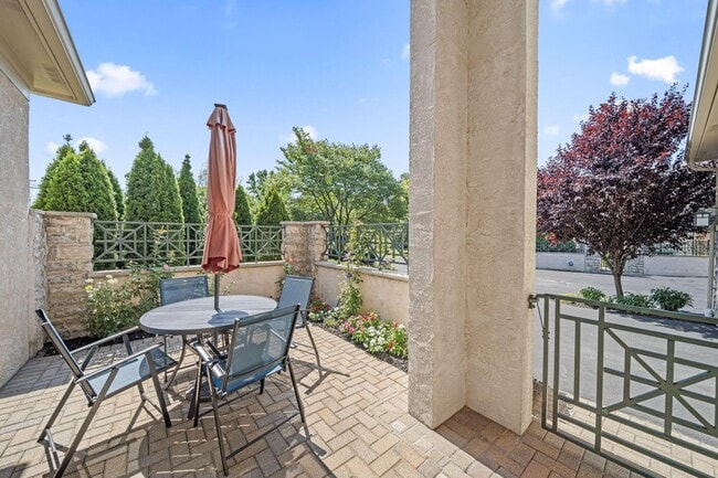 Building Photo - 4939 Stonehaven Dr