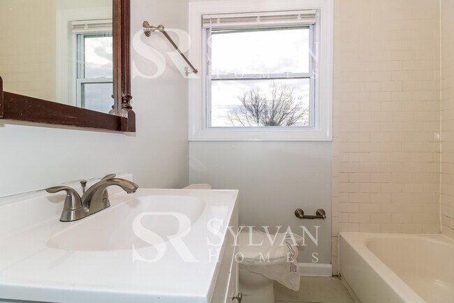 Building Photo - Prepare to fall in love with this 3 bedroo...