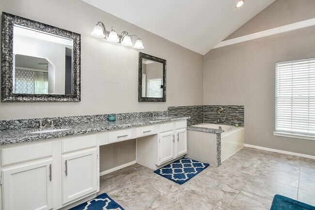 Building Photo - 7318 River Garden Dr