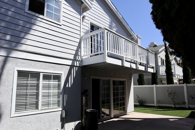 Building Photo - 2103 MacKay Ln