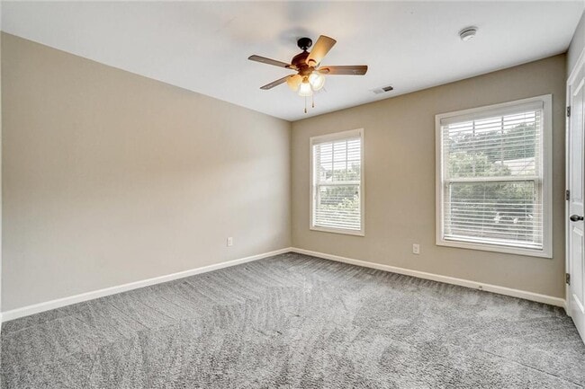 Building Photo - 2121 Greencrest Cir