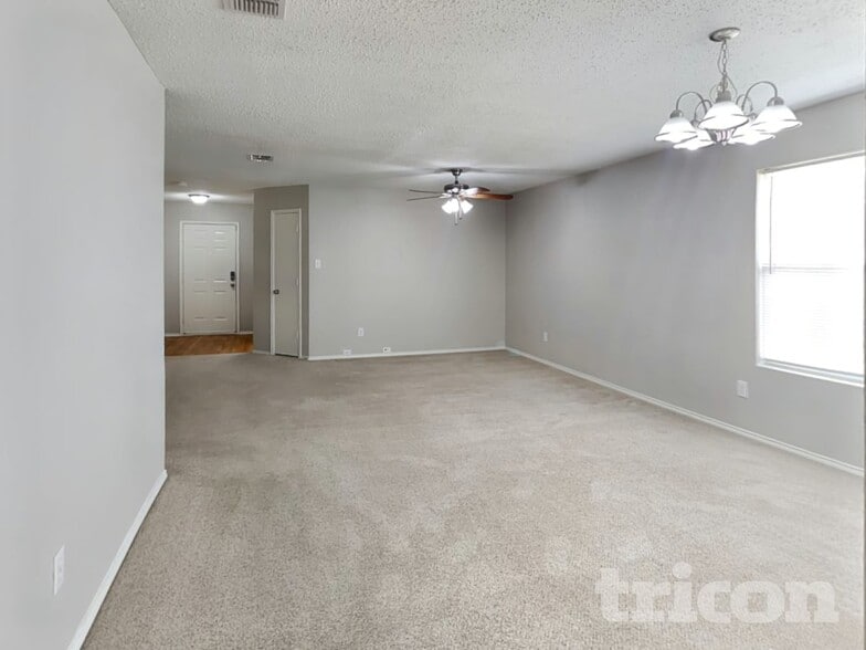 Building Photo - 3032 Cesareo Dr