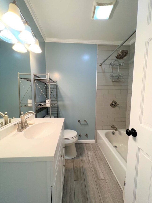 Building Photo - 15-28-28 Parsons Blvd