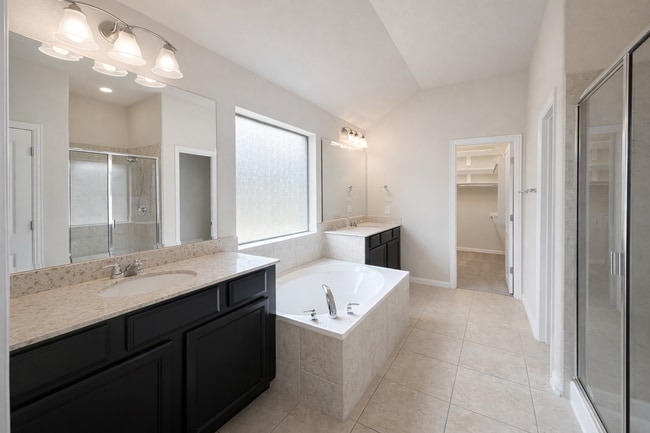 Building Photo - 3 BED 2 BATH NEW MANAGEMENT!!!!