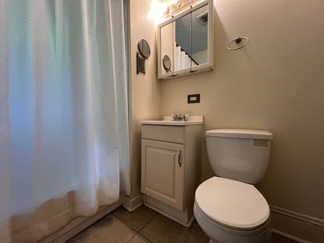 Building Photo - 2196 Lewis Dr