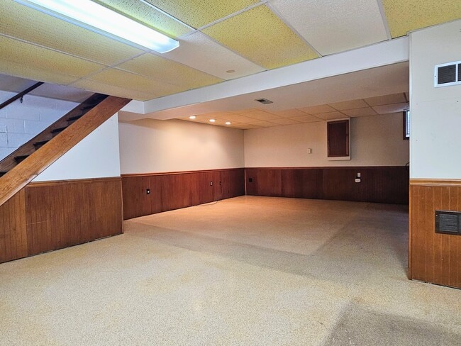 Building Photo - 88 Robinhill Dr