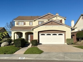Building Photo - Spacious Home with Expansive Loft!