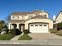 Building Photo - Spacious Home with Expansive Loft!