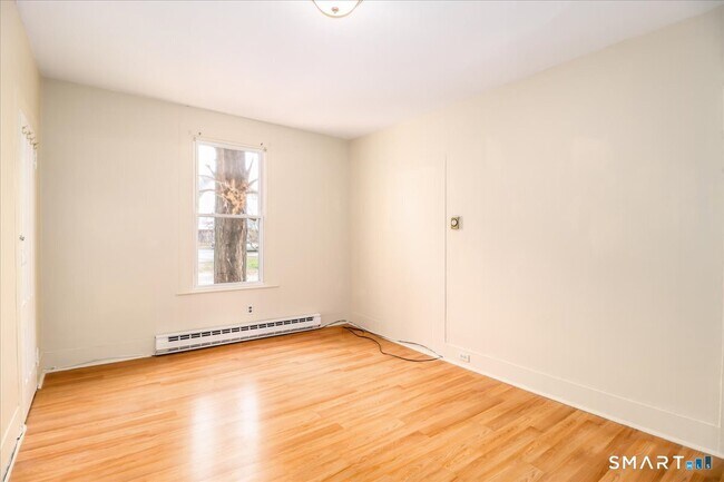 Building Photo - 17 Church St