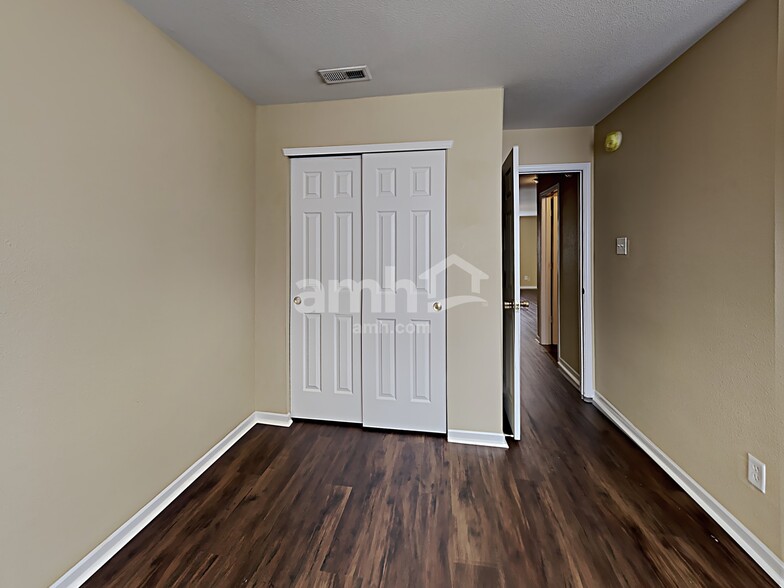 Building Photo - 502 Bourneside Dr