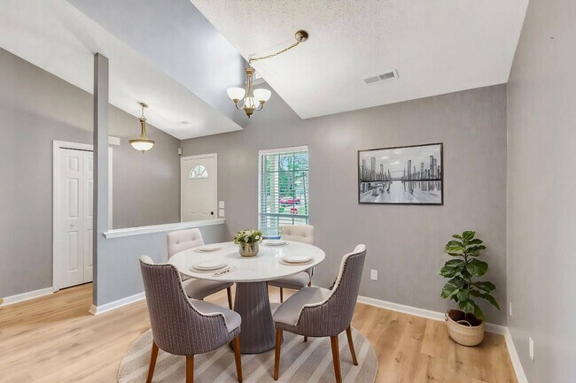 Building Photo - The Lakes