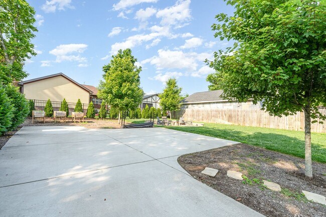 Building Photo - Charming Renovated East Nashville Home wit...
