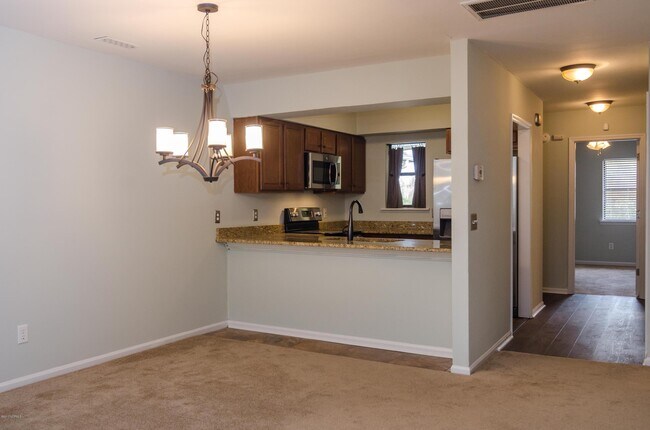 Building Photo - 10167 Creekside Dr SE