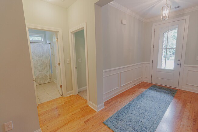 Building Photo - 2402 Via Palma Dr