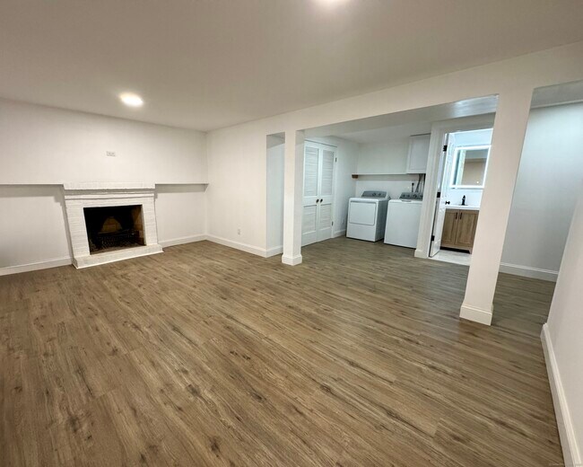 Building Photo - 30 Fairview Dr