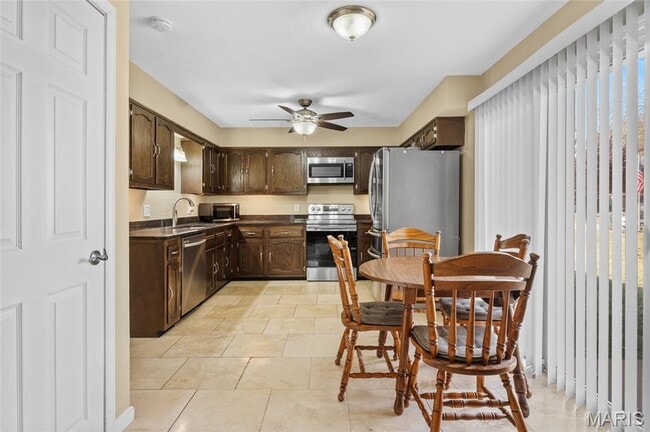 Building Photo - 302 Britanna Dr